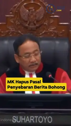 MK Hapus Pasal Penyebaran Berita Bohong Mahkamah Konstitusi mengabulkan sebagian permohonan Haris Azhar Dkk. MK menghapus pasal penyebaran berita bohong dalam Pasal 14 dan Pasal 15 UU No. 1 Tahun 1946 karena bertentangan dengan UUD Tahun 1945 MK juga menyatakan Pasal 310 ayat (1) KUHP inkonstitusional bersyarat sepanjang dimaknai pencemaran nama baik dengan cara lisan. Sementara itu, Mahkamah menganggap permohonan para pemohon terhadap pengujian norma Pasal 27 ayat (3) dan Pasal 45 ayat (3) UU 19/2016 kehilangan objek, sehingga putusannya tidak dapat diterima.