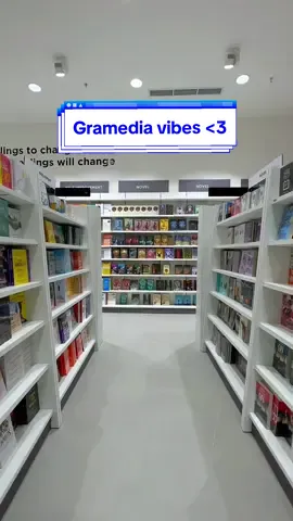 Rela mules demi nikmatin suasana Gramedia! ✨📚 #serunyamembaca #serunyabelajar #lebihdekat #gramedialebihdekat #BookTok #berbagilebihdekat 