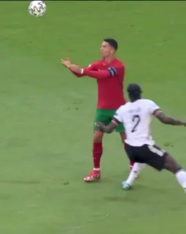 Ronaldo dribbling 🤩 #football #cristianoronaldo #dribbling #skills #fyp 