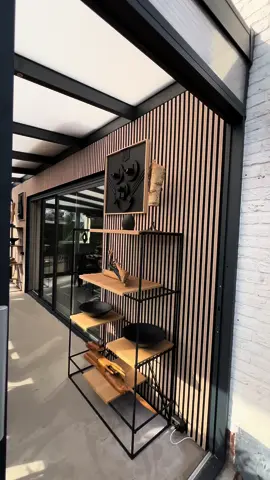 🌟 Trots om ons recent afgeronde terrasoverkappingsproject met jullie te delen! 🌟 We zijn verheugd om te laten weten dat ons team een prachtige terrasoverkapping heeft opgeleverd voor een tevreden klant! Met hoogwaardige materialen en vakmanschap hebben we een ruimte gecreëerd waar comfort en stijl samenkomen, perfect om te genieten van elk seizoen.  Bekijk de foto's van dit project en laat ons weten wat je ervan vindt! Als je ook droomt van een elegante buitenruimte, neem dan gerust contact met ons op voor een vrijblijvende offerte. #emba #embaveranda #veranda #Terrasoverkapping #Buitenleven #Vakmanschap #Genieten #OpgeleverdProject  @EMBA Veranda  @EMBA Veranda 
