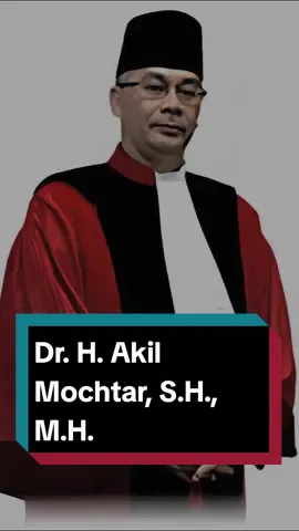 Dr. H. M. Akil Mochtar, S.H., M.H.  (lahir 18 Oktober 1960) adalah hakim dan politikus Indonesia yang pernah menjabat sebagai  Ketua Mahkamah Konstitusi Republik Indonesia Periode 2013–2013 dan Hakim Konstitusi  periode 2008–2013. Sebelumnya, ia menjabat sebagai anggota DPR RI periode 1999–2004, kemudian terpilih lagi untuk periode 2004–2009. Dirinya juga menjadi Wakil Ketua Komisi III DPR RI (bidang hukum, perundang-undangan, HAM, dan keamanan) periode 2004–2006. Akil bergabung menjadi hakim konstitusi pada tahun 2008 dan terpilih sebagai Ketua Mahkamah Konstitusi pada April 2013 menggantikan Mahfud MD.  Namun karena terbukti terlibat dan menjadi tersangka dalam kasus penyuapan sengketa Pilkada Kabupaten Lebak,  Provinsi Banten dan kasus penyalahgunaan narkoba, dia diberhentikan oleh Presiden  Susilo Bambang Yudhoyono pada tanggal 5 Oktober 2013. Mantan anggota DPR itu terbukti korupsi saat menjadi Ketua MK dengan jual beli perkara kasus pilkada yang ditanganinya. Ia dijatuhi penjara seumur hidup.#AkilMochtar#MantanKetuaMK#MK#MahkamahKonstitusi#Hakim#Politikus#fypシ 