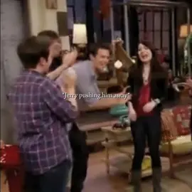 As long as I’m here no one can hurt you. #quietontheset #icarly #mirandacosgrove #danshnieder #jerrytrainor #nathankress #jenettemccurdy #icarlyedit #aslongasimherenoonecanhurtyou #viral #fyp #foryoupage 