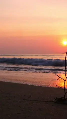 Un corazon bonito ✨️ #reflexiones #reflexionesdelavida #frases #frasesbonitas #superacionpersonal #mar #playita #atardecer 