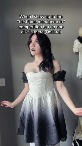I’m never on time and it shows😔 #alt #altgirl #gothic #gothicgirl #timemanagement 