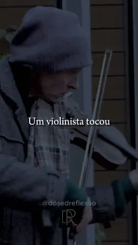 Um violinista de classe mundial, um violino de milhões e uma estação de metrô movimentada. O que aconteceu quando ele decidiu tocar anonimamente? #mentalidade #inspiração #sabedoria #experimentosocial 