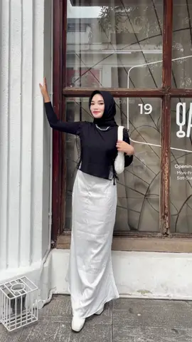 Outfit ideas pake tas simple tapi cakep😍🤍  #outfit #spilloutfit #indahfh #OOTD #ootdhijab #fyp #outfitcakep #outfitideas #indahfadhella #tascantik #tas 