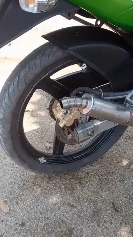 Ninja ss 2014 asli orisinil. Mulus. Istimewa. Kontak 2 . Kenalpot 2. Spido,rpm,semua kelistrikan  normal.   Surt lengkap  faktur ada. Plat BM pajak off. wa.083168566346 #ninjass #2stroke #kawasaki #kawasakininja #ninja2tak #fyp #lampung #tulangbawangbarat #tubaba #fypシ 
