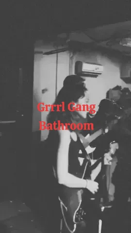 Grrrl Gang -Bathroom vid dari yt ramuan matisuri #grrrlgang #bathroom  #grrrlgangbathroom #gigs #liriklagu #oaeoae 