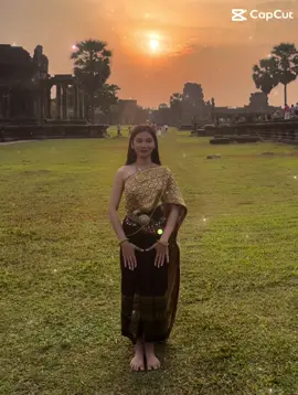 របាំខ្មែររាំដោយបេក្ខភាពកញ្ញាឯកអន្តរជាតិ ដើម្បីលើកស្ទួយវិស័យទេសចរណ៍និងវប្បធម៌ខ្មែរ #missandmistercambodia2024 #cambodia #angkor #angkorwatcambodia #viral #culture #missinternational 