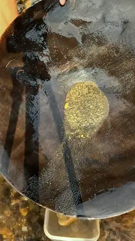 Our fortune doesn't go anywhere, let's keep this gold safe in a plastic container. traditional gold mine.#goldtreasure #goldhunting #traditionalgoldpanning #fypシ #fypシ゚viral #underwatergoldmining #fypシ゚viral🖤tiktok #rivergold 