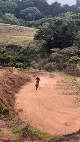 Surfing whoops 🏄‍♂️ #crf450r #crf450rx #hrc #motos #honda #costarica #offroad #enduro #bikelife #506 🇨🇷