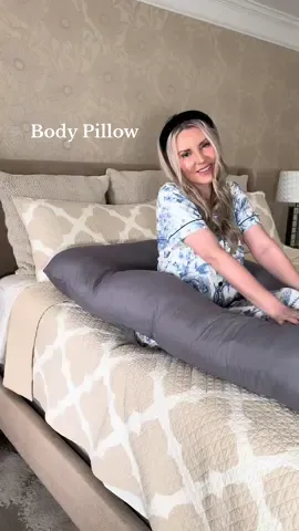 This pregancy body pillow is perfect to help side sleepers train to sleep on their back! #bodypillow #pajamaset #tiktokshop #tiktokshopping #tiktokshopfinds 