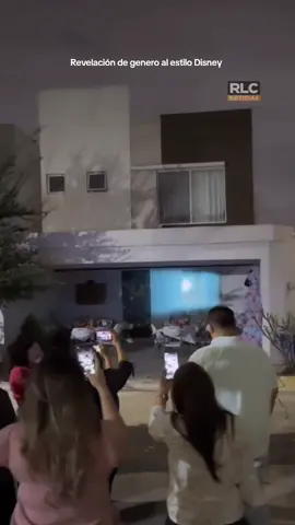 ¿QUÉ TE PARECE? 🥳Una pareja 'echó la casa por la ventana' para la fiesta de revelación de género de su primer bebé y realizaron una sorprendente proyección al estilo Disney. WWW.ROSARIOLACIUDAD.COM.AR NOTICIAS & ENTRETENIMIENTO