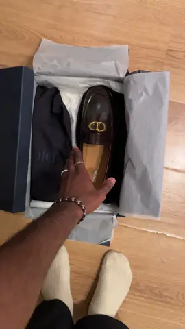 Unbox my new shoes with me 👞✨ Mocassin @Dior Granville #dior #moccasins #diorshopping #unboxing #shoes 