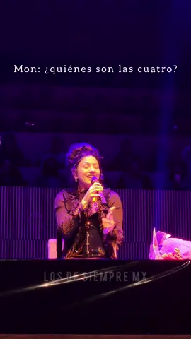 Mon se toma con humor las comparaciones con Natalia Lafourcade@Mon Laferte #MonLaferte #autopoiética #autopoieticatour 