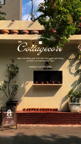 Mê chiếc quán xinh xắn này ngay từ cái nhìn đầu tiên vì sự chỉn chu trong concept 🫶 Bên ngoài là gấu bự bên trong lại là một ngôi nhà đồng quê nhỏ xinh với nội thất gỗ và ti tỉ các món decor vintage xinh yêu 🥹 #neidichiuu #saigonreview #reviewsaigon #cafesaigon #cafechill 