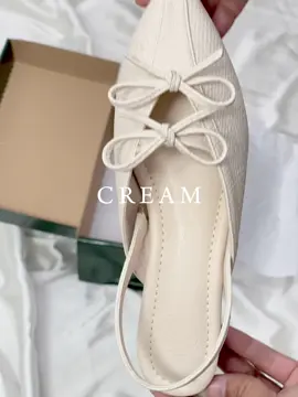 Alaya cream selalu menjadi perhatian karena modelnya yang cute dan warna yang cantik ini akan menjadikan kamu semakin tampil maksimal 😍✨  #heels #heelshighquality #heelsbogor #HeelsCakepUntukGraduation #heelswanita #heelskantormurah #heelslocalbrand #localbrand #comfortwithmdm  #sandalwanita #sandalcewek #sandalcantik #sandalbranded #slippers #slippershoes 