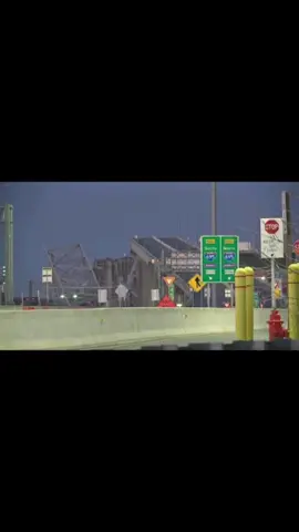 #prayforbaltimore #prayfordundalk #francisscottkeybridge #viral #viralvideo 