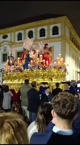 Presentación al Pueblo de Dos Hermanas a sones de su banda por carrera oficial #presentacionalpueblo #doshermanas #amorysacrificio #lunessanto #lunes #carreraoficial 