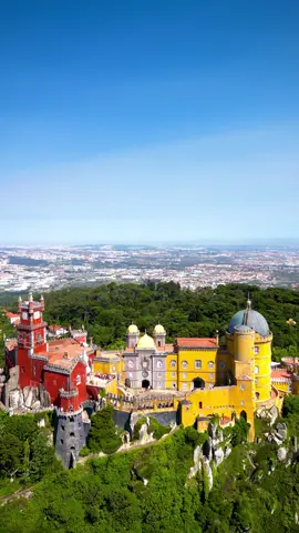 Palácio Nacional da Pena 🏰 Sintra, Portugal 🇵🇹 . . . . . . . . . . . . . . . . . . . #sintra #portugal #visitportugal #palacio #castles #lovetravel #portugal🇵🇹 #instaphotography #travelphotography #travel #amazing_shots #bestplacestogo #amazingplaces #wanderlust #tourism #drone #reeloftheday #reels #viral #portogallo #lisboa  @VisitPortugal  @Lonely Planet  @Bucket List Visit 🌎 