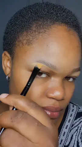 Did you know concealing your eyebrows first befor filling in is a very beginners friendly way of foing eyebrows #virsl #viralvideo #viralpost #reels 