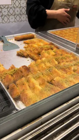 THE MADINAH FOOD MARKET! Behind Masjid Al Nabawi, Madinah 📍#foodmarket #madinah #indonesianfood #MalaysianFood #italianfood #turkishfood #chinesefood #medina #saudiarabia #foryou #viral #trending #halalmunchies #foodreview #halalfood #explore #reels #Foodie #halal #thatisamunch #foodinmadinah #pizza 