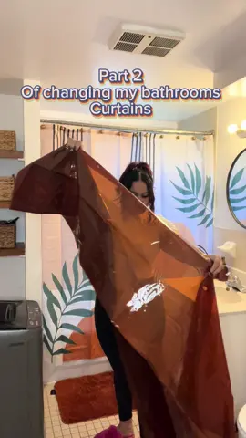 I kept calling it plastic but its liner 🤣🤣 #showerliner #showercurtains #bathroommakeover #bathroom #bathroomdecor #bathroomcleaning #showercurtainliner #bathroomcleaningtips #bathroomideas 
