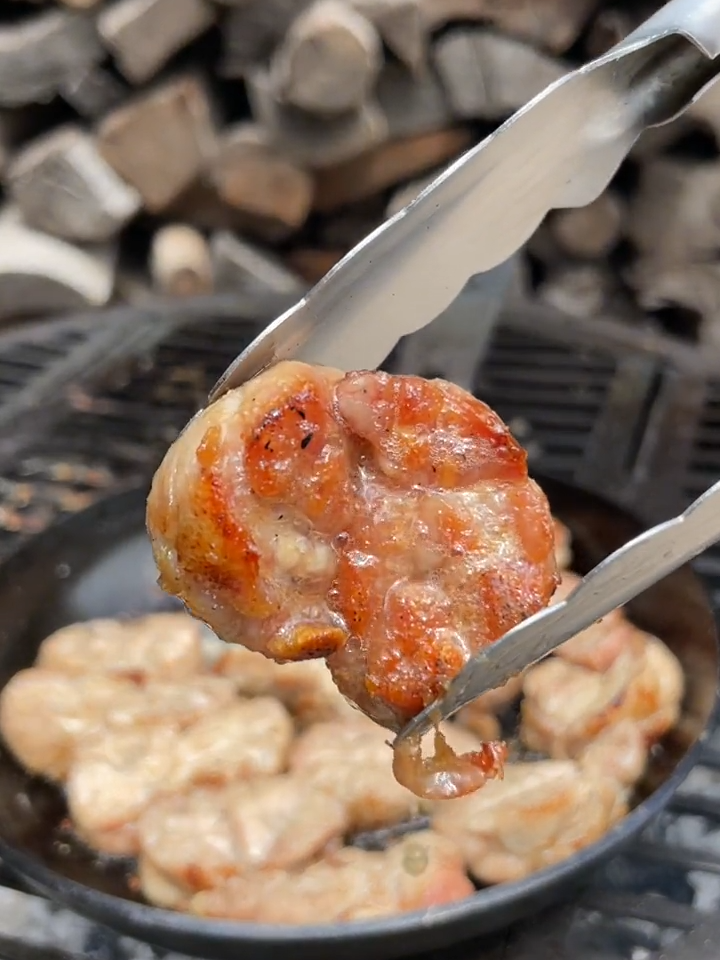 Green Onions Sweetbreads🔥 Do you know what sweetbreads or mollejas technically are? 😂 Eat or pass? #openfirecooking #sweetbreads #alfrugoni #barbecue #bbq #bbqtiktok #bbqfood #texas