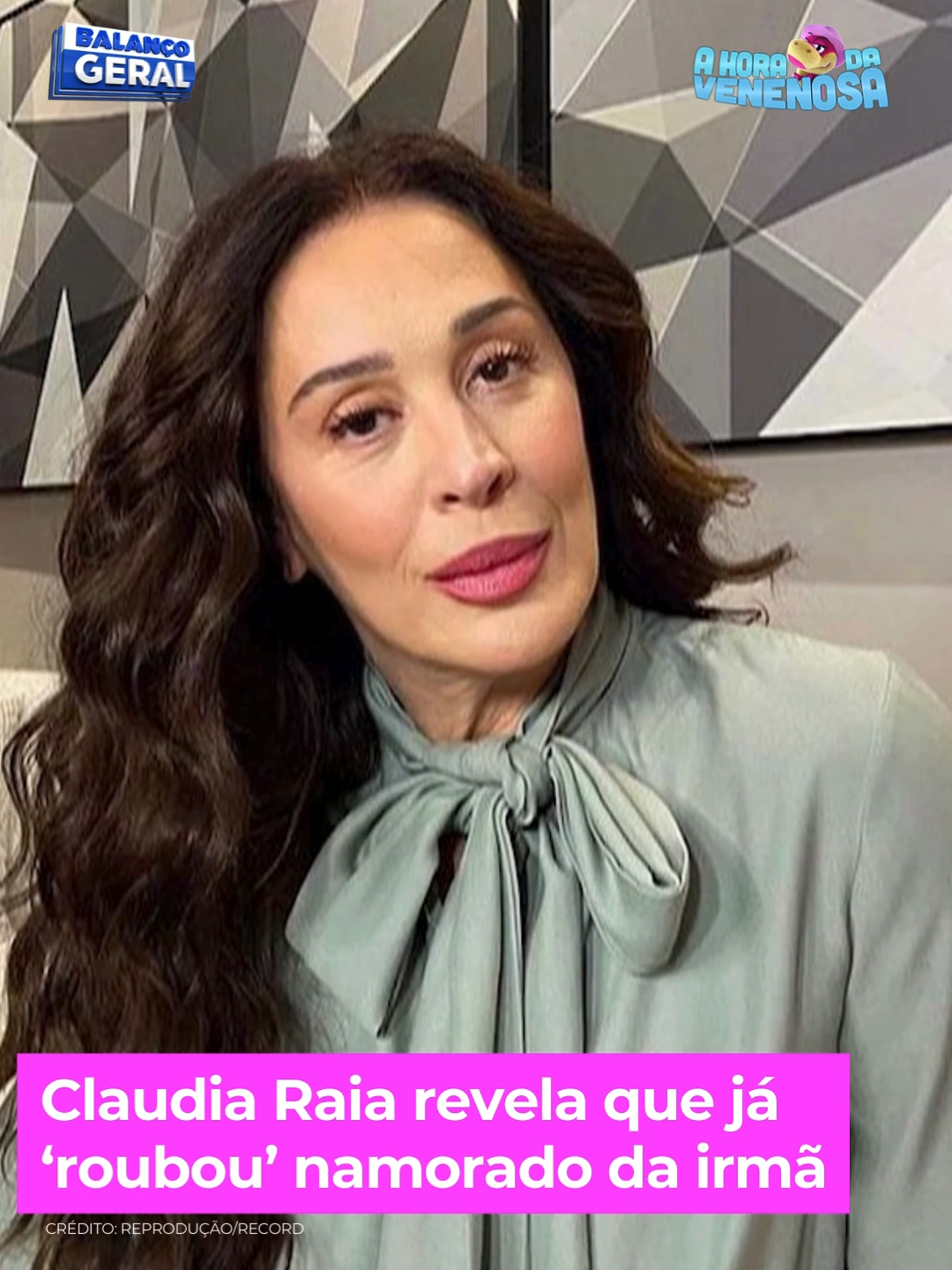 Em entrevista a um podcast, Claudia Raia revelou que já chegou a roubar o namorado da irmã mais velha, Olenka Raia, quando tinha apenas 13 anos. Segundo a atriz, ela se apaixonou pelo garoto, e ele também teria correspondido aos seus sentimentos. Na época, Olenka, que tinha 19 anos, ficou chateada com a situação, mas acabou perdoando a irmã. E aí? Você perdoaria? #AHoraDaVenenosa #BalançoGeral #claudiaraia #namorado #irmãs