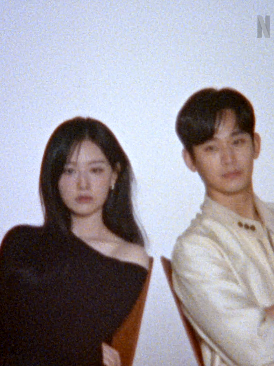 How could you not root for Hyun-woo (Kim Soo-hyun) and Hae-in (Kim Ji-won)?? *whispers pls get back together* 🥹 #QueenofTears  #눈물의여왕  #KimSooHyun  #김수현  #KimJiWon  #김지원   #KDrama  #Netflix