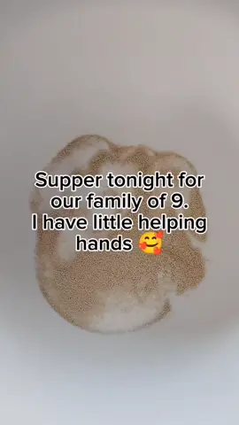 Its a hit in this house. Pizza buns. I love when I have little help 🥰 #foryou #supper #bigfamily #everyone 