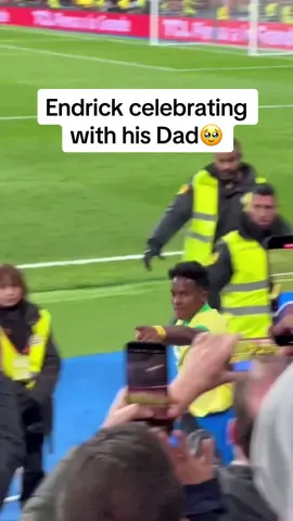 Endrick running up to his Dad to hug him after he scored his first goal at the Estadio Santiago Bernabeu. The stadium that he will call his home from next summer on🏟️🔥 #endrick #brasil #brazil #santiagobernabeu #realmadrid 