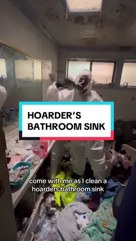 Cleaning a hoarder’s bathroom sink. Follow along for more updates as we complete this home! ❤️🤝 #hoarderclean #bathroomclean #decluttering #youngbusinessowner #dayinmylife #satisfying #scrubbing #donation 