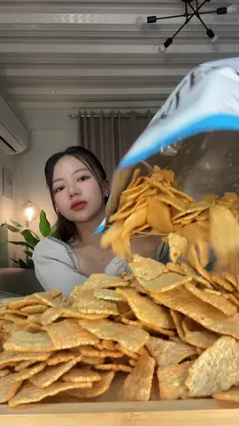 Sour Cream and Cheddar 🧀 #kraklets #kropek #sourcream #snack #mukbang #asmr #food #Philippines 