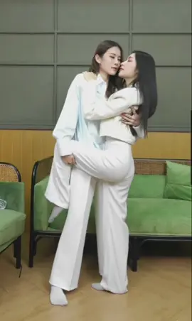 โพสท่าเซ็กซี่ 3 ท่า #PANDATHAIHOUSExAndaLookkaew #AnunKamol #andaanunta #lookkaewkamollak #อันดาอนันตา #ลูกแก้วกมลลักษณ์ #loveseniortheseries #พี่ว้ากคะรักหนูได้มั้ย 