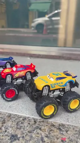 Brinquedo carrinho Disney Carros Monster Truck 