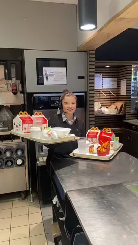 POV : Le reine du SAT #mcdonalds #angers #pourtoi #fyp 