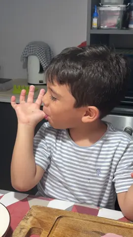 Like si le da la diarrea al Sr veneno 😅😅 se excedió!! #fyp #mamaehijo 