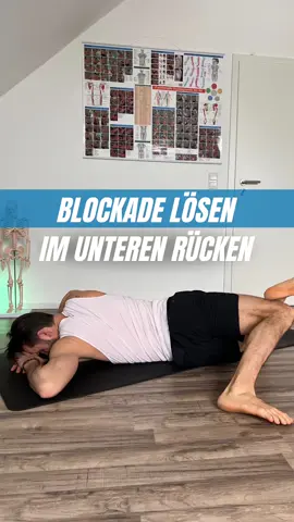 1️⃣ Übung gegen unteren Rückenblockaden  Hey, hast du auch manchmal das Gefühl, dass dein unterer Rücken wie festgeklebt ist? Die Blockaden im unteren Rücken können ja echt lästig sein 😣 Die heutige Übung ist zwar hartnäckig, aber lohnenswert 👌 💡 führe sie 30-60 Sekunden lang aus  Diese super effektive Übung hilft dir, diese Blockaden zu lösen und dich wieder beweglich und schmerzfrei zu fühlen 💯 Speichere dir das Video unbedingt 🆎, damit du es dir ganz genau anschauen kannst. Es mag ja sein, dass es nicht gleich beim ersten Versuch klappt – aber hey, selbst ich habe es nach ein paar Anläufen geschafft! 😅 Also, liebe Insta-Freunde, die Runde geht an euch, es ist quasi wie eine Challenge - lasst mich wissen, beim wievielten Versuch hat es bei euch geklappt? Ich freue mich auf eure Rückmeldung 👋 #dkhealth #rückenschmerzen #rückenblockade #rückenfit 