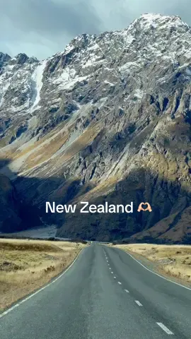 Meskipun jalannya berkelok kelok tapi sungguh road trip di New Zealand ini ga bikin badan jadi cape tapi sungguh menyenangkan 🫶🏻 #newzealand #roadtripnewzealand #roadtrip #selandiabaru #newzealandtiktok #newzealandtravel #winternewzealand 