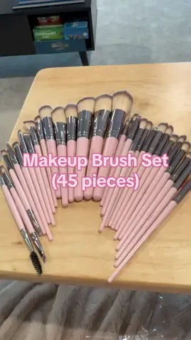 Makeup brush set 💄💋 #makeup #makeuptutorial #makeupbrushes #makeupbrushset #makeupartist #makeuphacks #makeuptransformation #makeupchallenge #makeuptips #beautyblender #contour #blush #foundation #powderpuff #eyeshadow #Eyeliner #fyp #trending #MAANGE #CapCut #tiktokspringsale #ttsacl 