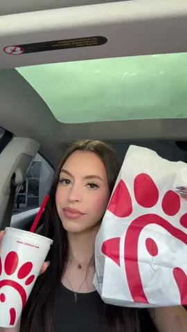 Chick Fil A Mukbang!! Mac n Cheese in the sandwich 😮‍💨#chickfila #chickensandwich #mukbang #mukbangeatingshow #eatingshow #eatwithme #fyp #asmr #asmrsounds #eatingsoundsasmr #asmrfood #food #Foodie 