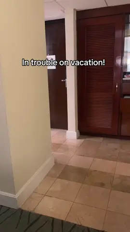 She’s at it again @olivia @emma #momlife #MomsofTikTok #vacation 