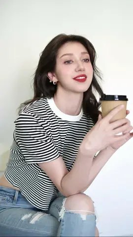 Bên em là ai? 🤷🏻‍♀️ #HERAontrend #outfit #trend #review #xuhuong #thoitrang #thoitrangnu #trending 