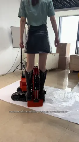 😁 It should not be to much to show off your baby 1/8 385CF hydraulic excavator , double rotary motor, large industrial oil pump, smooth operation even use the FS i6s controller, 3ch valve, with lighting system original, it can be upgraded with sound and smoke and better controller by us! #rcexcavator #rcconstruction #rcdigger #rcmodel #rchydraulic 