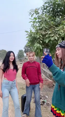 ឈុតក្រៅឆាក😂😂✌🏻#សំឡីផ្ការជូតមុខធ្វើអោយមុខស្អាត🌸 