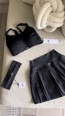 gym sets are my fav 🖤🪩✨ #fyp #aloyoga #skirt #fashion #outfit 
