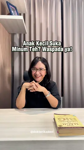 Tolong sebaiknya perhatikan asupan kafein anak jika dia suka minum teh.  Kafein dapat memengaruhi tidur dan kecemasan pada anak-anak, jadi penting untuk membatasi konsumsinya.  @dokterikadevi #kesehatananak #minumteh #bahayateh #dokterikadevi #spesialispenyakitdalam #dokterinternistsurabaya #dokterpenyakitdalamsurabaya #internist 