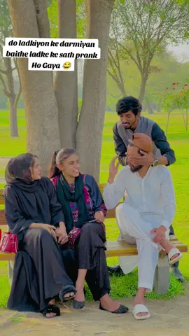 do ladkiyon ke darmiyan baithe ladke Sath prank kho Gaye 🤣😂 #prank #Muscatwaly #monetizedviews #🤣 #nazimofficial11 #entertainment #prankster #comdey #funny #fun 