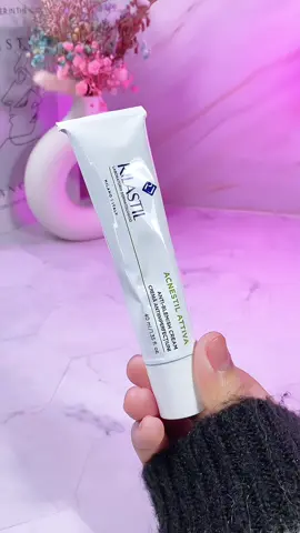 A cream for those yang ada acne. This one mmg bagus for acne. Kebetulan muka i tengah meragam, naik jerawat dan lain2. I pakai hanya dekat acne, and it helps to soothe my acne.  #rilastil #rilastilacnestil #acnestilattiva #acnecream 